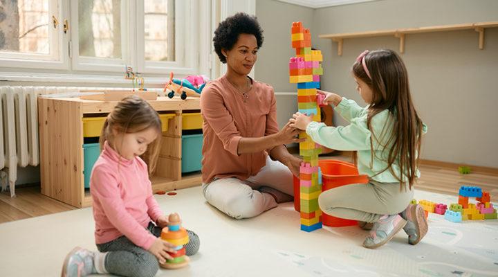 garde d'enfants à domicile pendant les jours fériés